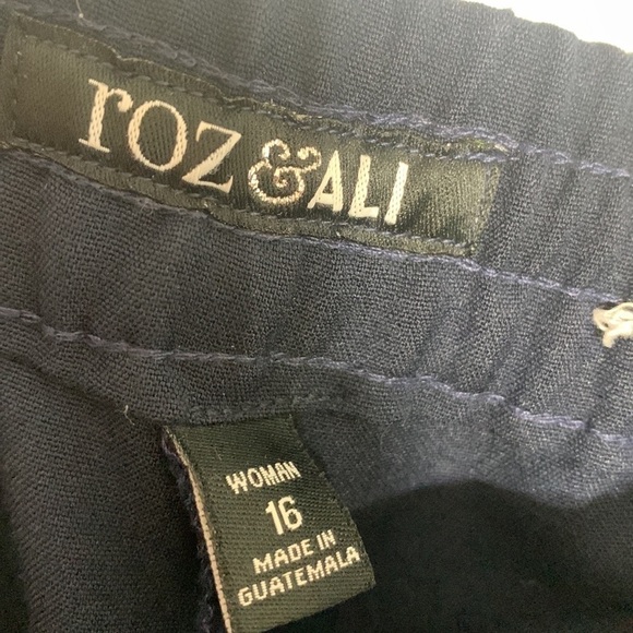 Bundle of 2 Roz & Ali plus size pull on cuffed high waisted pants navy & black - Picture 4 of 12